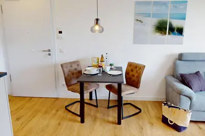 Ein Sitzbereich in der Unterkunft Zuhause In Duhnen - 303 - Neele