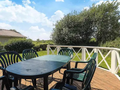 Ein Balkon oder eine Terrasse in der Unterkunft 4 star holiday home in FRIEDRICHKOOG