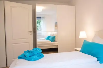 Ein Bett oder Betten in einem Zimmer der Unterkunft Haus Kirsten Duhnen FeWo 1