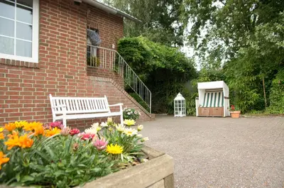 Ein Garten an der Unterkunft Haus Kirsten Duhnen FeWo 1