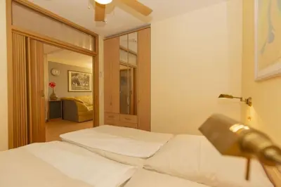 Ein Bett oder Betten in einem Zimmer der Unterkunft KurparkResidenz 211 B Ferienwohnung 2 Zimmer Wellnessbereich
