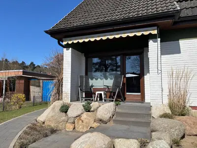 Das Gebäude in dem sich das Ferienhaus befindet