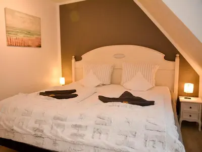 Ein Bett oder Betten in einem Zimmer der Unterkunft An de Warft Wohnung 4