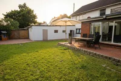 Ein Garten an der Unterkunft FeWo Glöckchen - Hell, Garten und Terrasse in ruhiger Lage