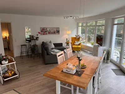 Ein Sitzbereich in der Unterkunft Haus Nordseebrandung FeWo A2 5