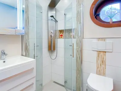 Ein Badezimmer in der Unterkunft Apartment Moin-Moin in Friedrichskoog-Spitze by Interhome