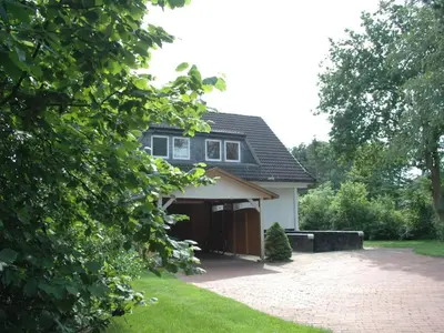 Das Gebäude in dem sich das Ferienhaus befindet