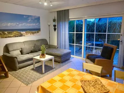 Ein Sitzbereich in der Unterkunft Holiday Home Sonniges Ferienhaus hinter dem Deich by Interhome