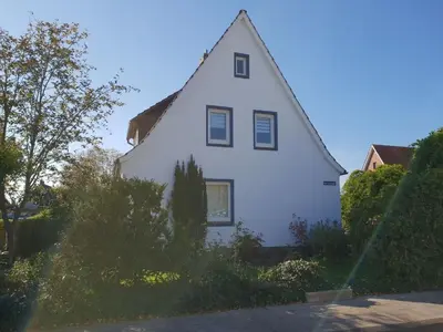 Das Gebäude in dem sich das Ferienhaus befindet
