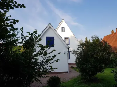 Das Gebäude in dem sich das Ferienhaus befindet