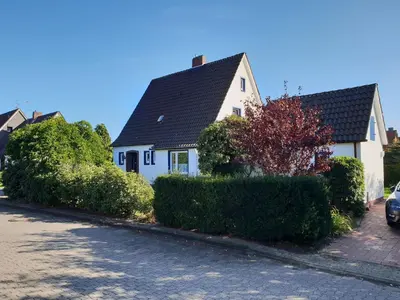 Das Gebäude in dem sich das Ferienhaus befindet