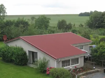 Das Gebäude in dem sich das Ferienhaus befindet