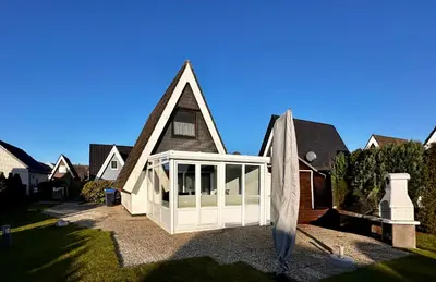 Das Gebäude in dem sich das Ferienhaus befindet