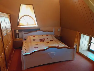 Ein Bett oder Betten in einem Zimmer der Unterkunft Holiday Home Reetdachhaus Petra by Interhome