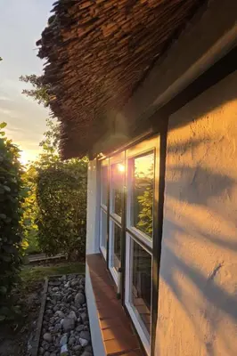 Das Gebäude in dem sich das Ferienhaus befindet