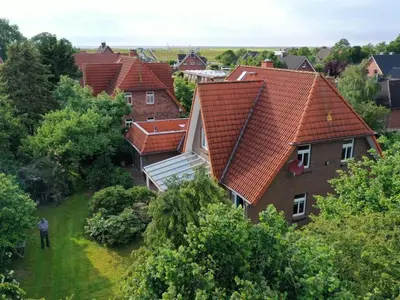 Das Gebäude in dem sich das Ferienhaus befindet