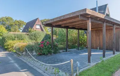 Ein Garten an der Unterkunft Strandglück