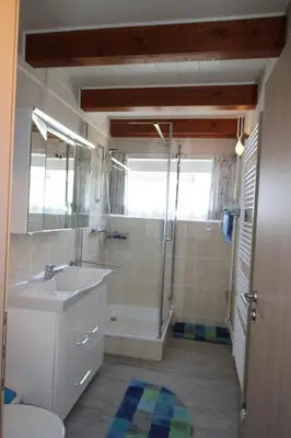 Ein Badezimmer in der Unterkunft Holiday Home Sandfoort in Friedrichskoog-Spitze by Interhome