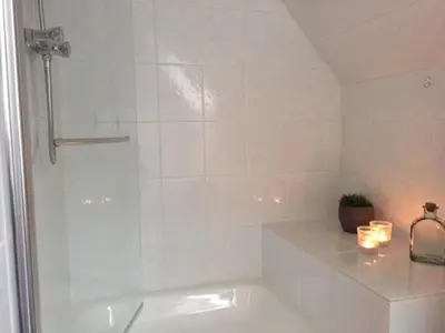 Ein Badezimmer in der Unterkunft Apartment Ruheoase in Otterndorf by Interhome