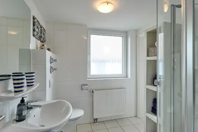 Ein Badezimmer in der Unterkunft Dünenweg 19, HD6