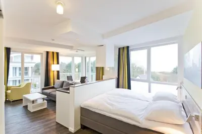Ein Bett oder Betten in einem Zimmer der Unterkunft Duhner Strandhus, S302