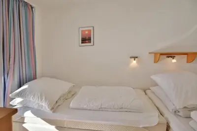 Ein Bett oder Betten in einem Zimmer der Unterkunft Hohe Worth, H104