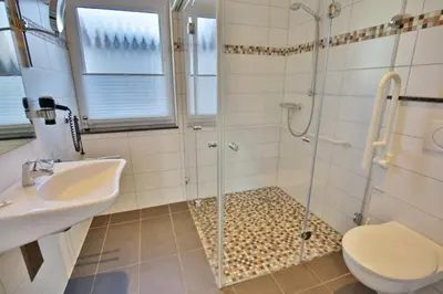 Ein Badezimmer in der Unterkunft Wattwagen, RW3