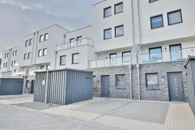 Das Gebäude in dem sich das Ferienhaus befindet