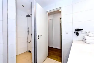 Ein Badezimmer in der Unterkunft Alte Liebe, RA106
