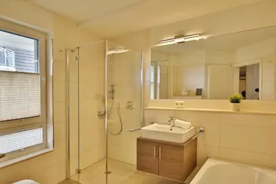 Ein Badezimmer in der Unterkunft Dünenweg 37, DW2