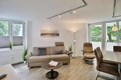 Ein Sitzbereich in der Unterkunft Hohe Worth, H12