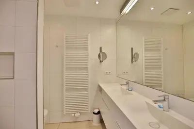 Ein Badezimmer in der Unterkunft Alte Liebe, RA207
