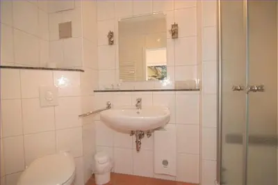 Ein Badezimmer in der Unterkunft Bernstein, BS6