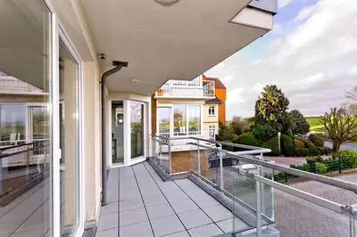 Ein Balkon oder eine Terrasse in der Unterkunft Am Seedeich 14, AS1
