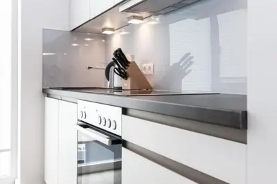 Küche/Küchenzeile in der Unterkunft Duhner Brandung, B6