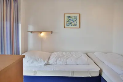 Ein Bett oder Betten in einem Zimmer der Unterkunft Hohe Worth, H208