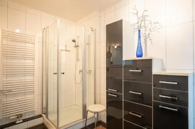 Ein Badezimmer in der Unterkunft Strandpalais, Whg 1