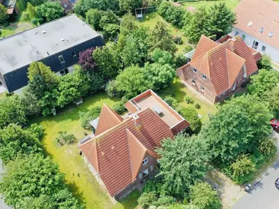 Das Gebäude in dem sich das Ferienhaus befindet