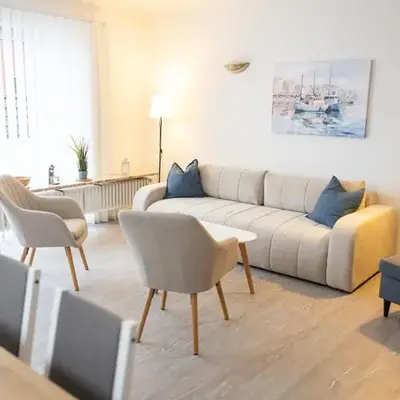 Neu renoviertes Luxus Penthouse mit Dachterrasse und Parkplatz in Bestlage