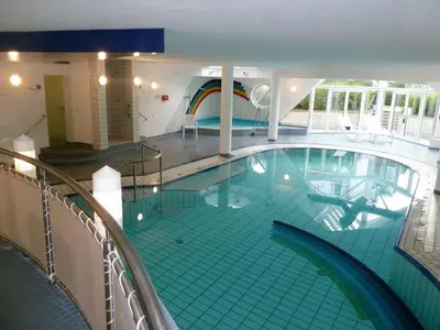 Der Swimmingpool an oder in der Nähe von Ferienwohnung De Schuufut