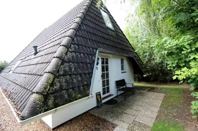 Das Gebäude in dem sich das Ferienhaus befindet