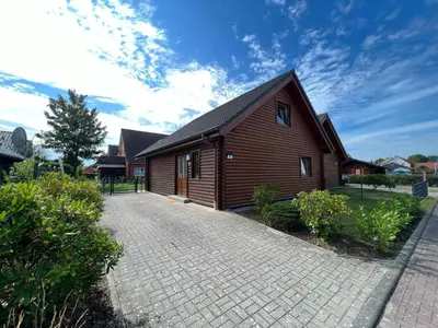 Das Gebäude in dem sich das Ferienhaus befindet