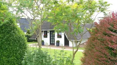 Ein Garten an der Unterkunft SV2 Robbenplate 23