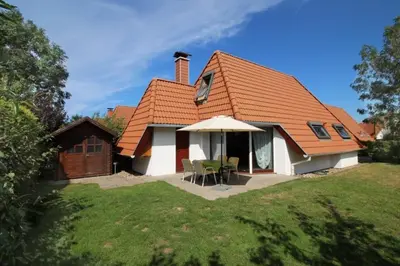 Das Gebäude in dem sich das Ferienhaus befindet