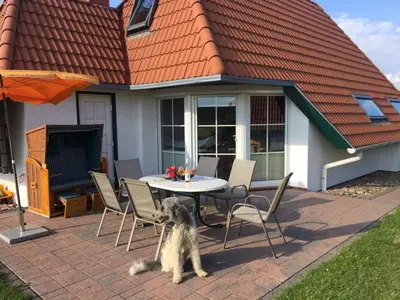 Das Gebäude in dem sich das Ferienhaus befindet