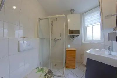 Ein Badezimmer in der Unterkunft LT 33 Bungalow Manu