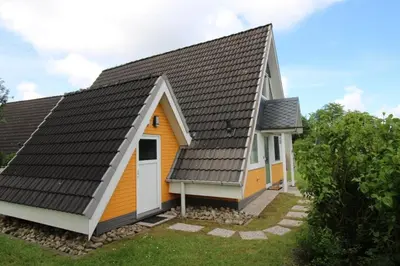 Das Gebäude in dem sich das Ferienhaus befindet