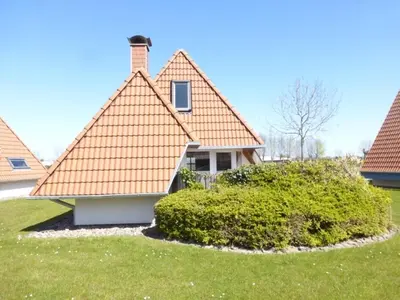 Das Gebäude in dem sich das Ferienhaus befindet