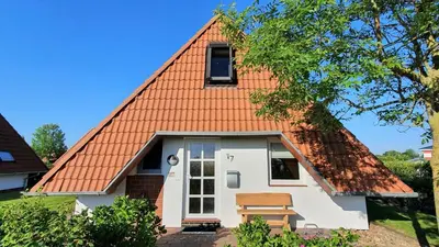 Das Gebäude in dem sich das Ferienhaus befindet