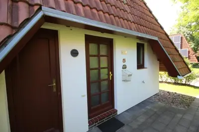 Das Gebäude in dem sich das Ferienhaus befindet